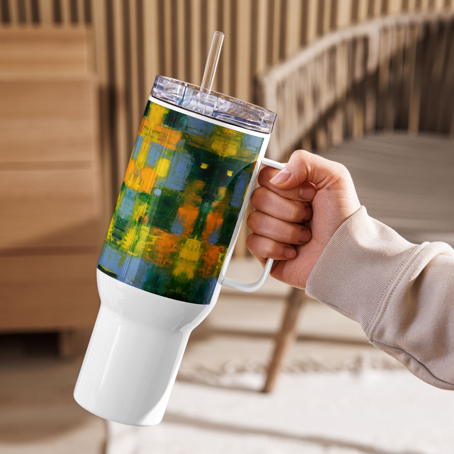 Travel mug with a handle